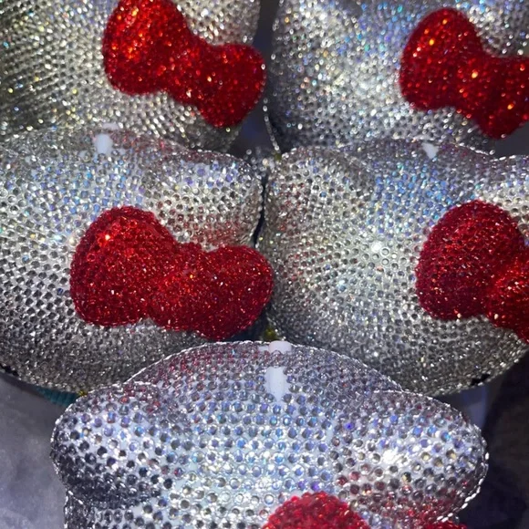 Hello Kitty Rhinestone Dancing Figure - Picture 4 of 6